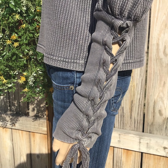 FREE PEOPLE TIE SLEEVE BLUE/GRAY WAFFLE TOP NWOT runs slightly large - Picture 9 of 9